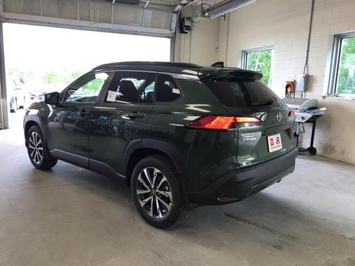 2025 Toyota Corolla Cross XLE