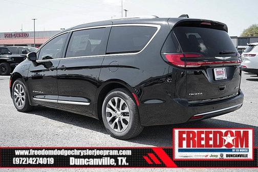 2025 Chrysler Pacifica L
