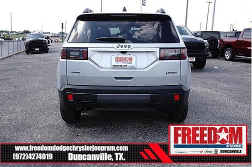 Silver Zynith Clearcoat 2026 Jeep Cherokee Laredo 4x4