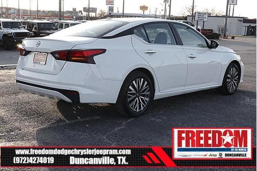 2025 Nissan Altima SV FWD