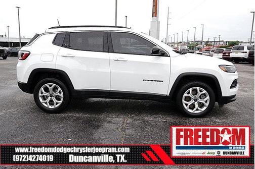 Bright White Clearcoat 2025 Jeep Compass Latitude