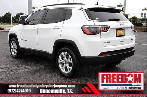 Bright White Clearcoat 2025 Jeep Compass Latitude