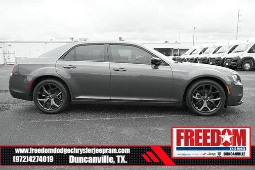 2023 Chrysler 300 Touring