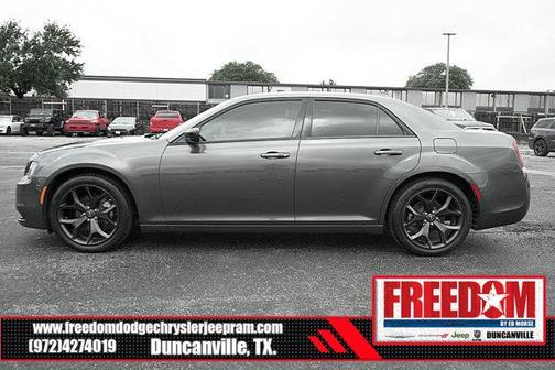 2023 Chrysler 300 Touring