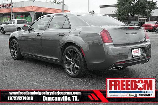 2023 Chrysler 300 Touring