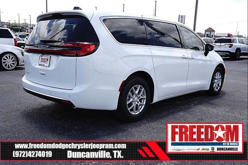 Bright White Clearcoat 2027 Chrysler Pacifica L