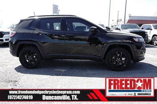 Diamond Black Crystal Pearlcoat 2026 Jeep Compass Latitude
