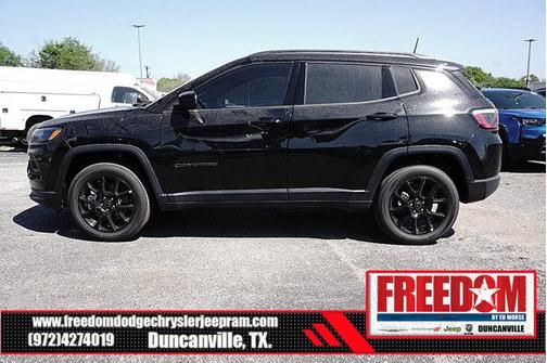 Diamond Black Crystal Pearlcoat 2026 Jeep Compass Latitude