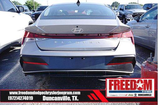 Fluid Metal 2025 Hyundai ELANTRA SEL