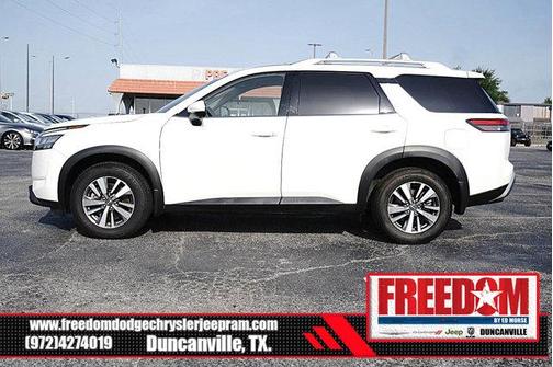 2022 Nissan Pathfinder SL 2WD