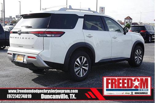 2022 Nissan Pathfinder SL 2WD