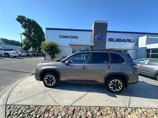 Brilliant Bronze Metallic 2025 Subaru Forester Premium