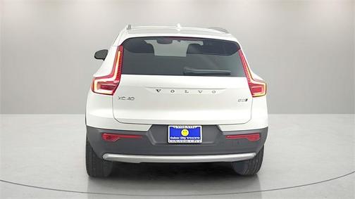 2025 Volvo XC40 B5 Core Bright Theme