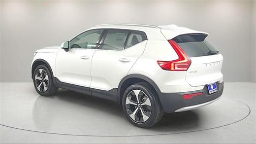 2025 Volvo XC40 B5 Core Bright Theme