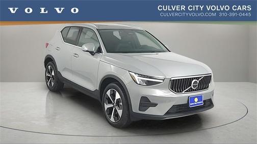 2025 Volvo XC40 B5 Core Bright Theme
