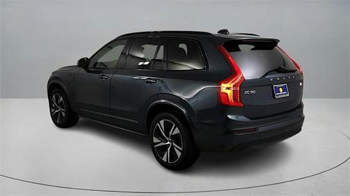 2023 Volvo XC90 Recharge Plug-In Hybrid T8 Plus Dark Theme 7 Passenger