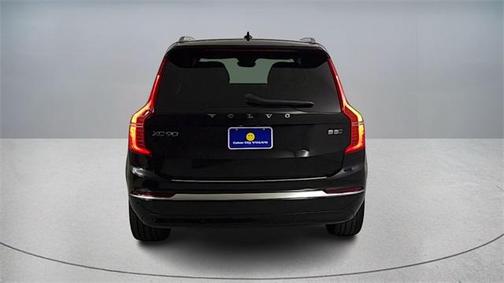 2023 Volvo XC90 B5 Plus