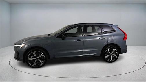 2023 Volvo XC60 Recharge Plug-In Hybrid T8 Ultimate Dark Theme