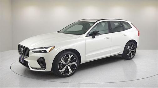 2022 Volvo XC60 B6 R-Design