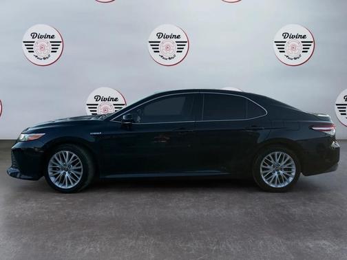 2020 Toyota Camry Hybrid XLE