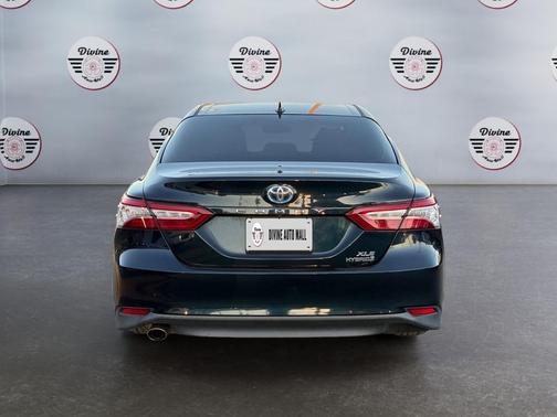 2020 Toyota Camry Hybrid XLE