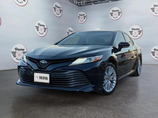 2020 Toyota Camry Hybrid XLE