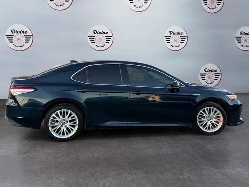 2020 Toyota Camry Hybrid XLE