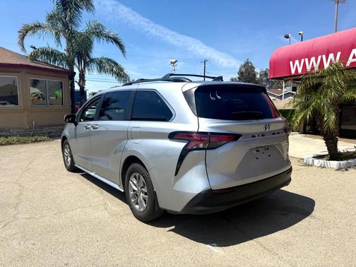 2022 Toyota Sienna XLE