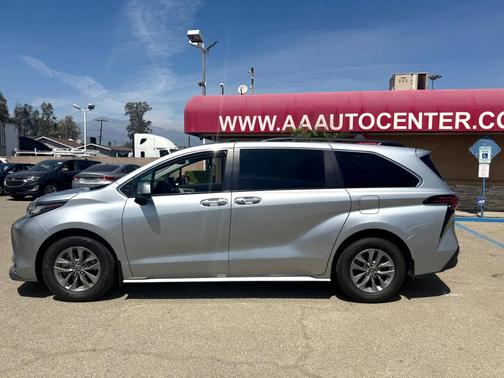 2022 Toyota Sienna XLE