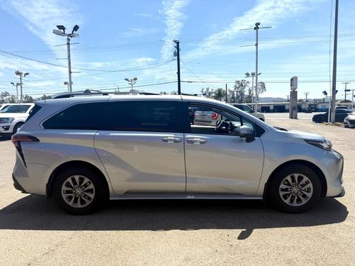 2022 Toyota Sienna XLE