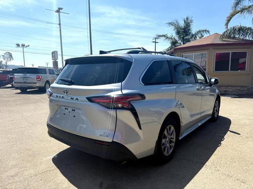 2022 Toyota Sienna XLE