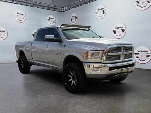 2017 RAM 2500 Laramie Crew Cab 4x4 6'4' Box