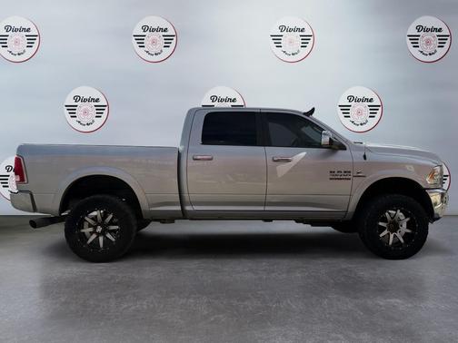 2017 RAM 2500 Laramie Crew Cab 4x4 6'4' Box