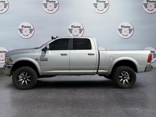 2017 RAM 2500 Laramie Crew Cab 4x4 6'4' Box