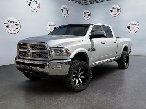 2017 RAM 2500 Laramie Crew Cab 4x4 6'4' Box