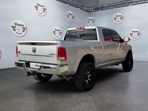 2017 RAM 2500 Laramie Crew Cab 4x4 6'4' Box