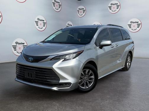 2021 Toyota Sienna LE