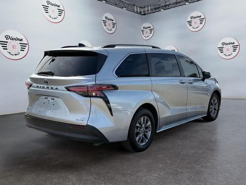 2021 Toyota Sienna LE