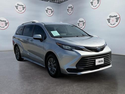 2021 Toyota Sienna LE
