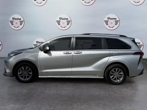 2021 Toyota Sienna LE