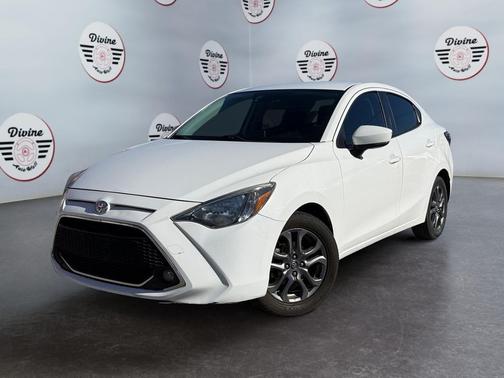 2019 Toyota Yaris Sedan LE