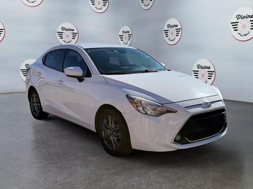 2019 Toyota Yaris Sedan LE