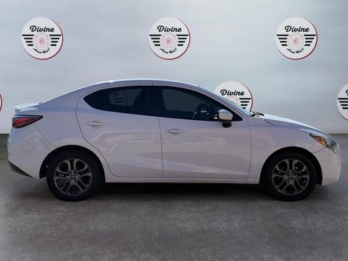 2019 Toyota Yaris Sedan LE