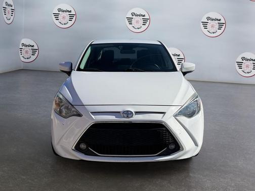 2019 Toyota Yaris Sedan LE