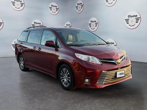 2019 Toyota Sienna XLE