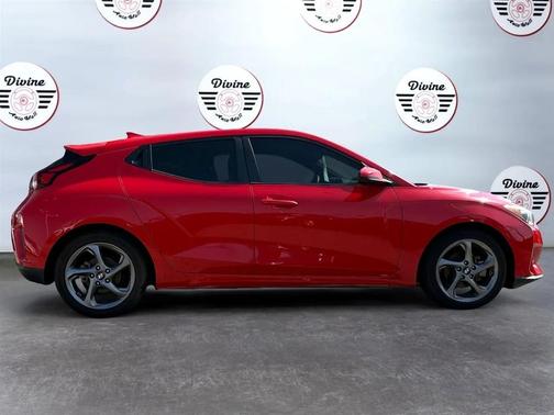 2020 Hyundai Veloster 2