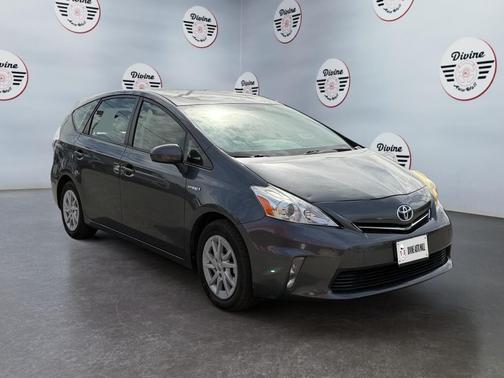 2014 Toyota Prius v Five