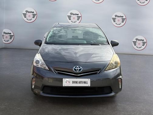 2014 Toyota Prius v Five