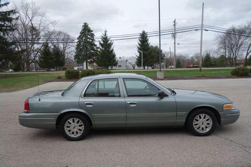 2005 Ford Crown Victoria LX