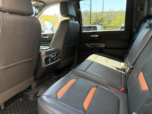 Summit White 2022 GMC Sierra 2500 AT4